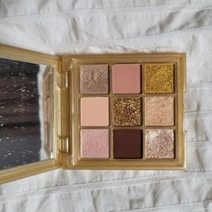 Huda beauty gold palette